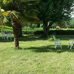 Le Curieux De Conques Bed and breakfast