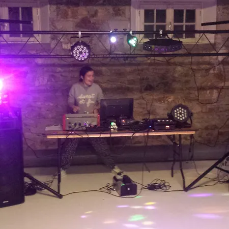 Le Curieux De Conques Oda ve Kahvaltı 3*