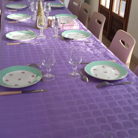 Oda ve Kahvaltı Le Curieux De Conques 3*