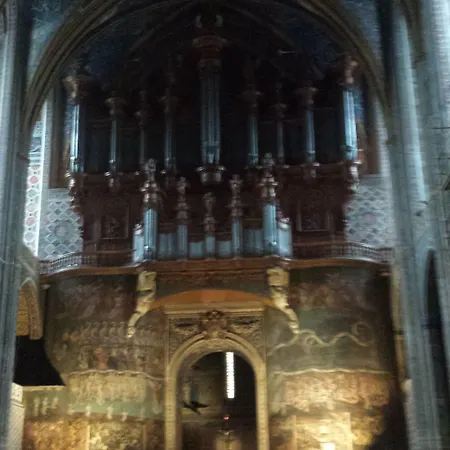 Oda ve Kahvaltı Le Curieux De Conques 3*