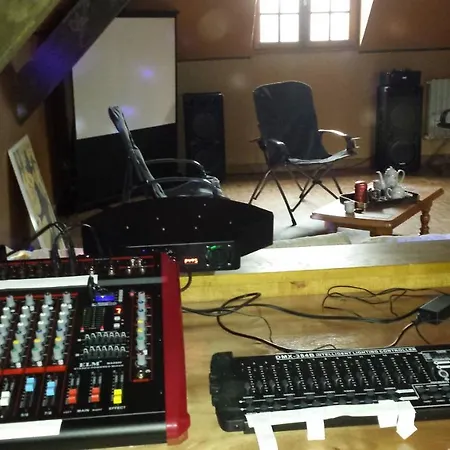 Le Curieux De Conques Oda ve Kahvaltı 3*